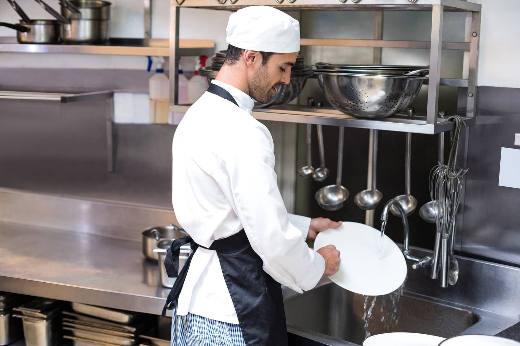 Economizar água nos restaurantes é possível com essas dicas simples