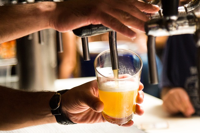 Pensando em montar um bar? Veja o que não pode faltar nele